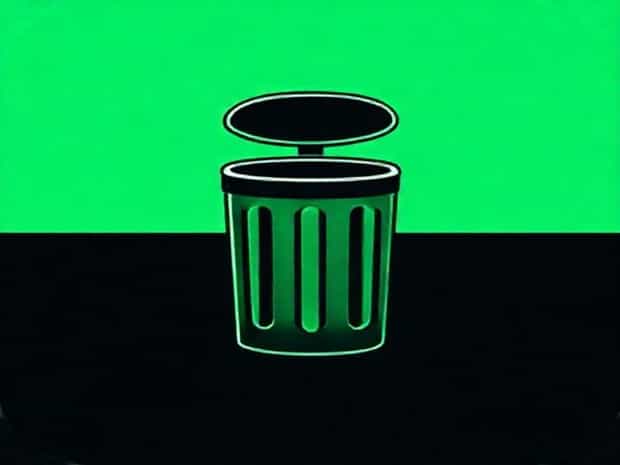 Joseph Joseph Titan Trash Compactor
