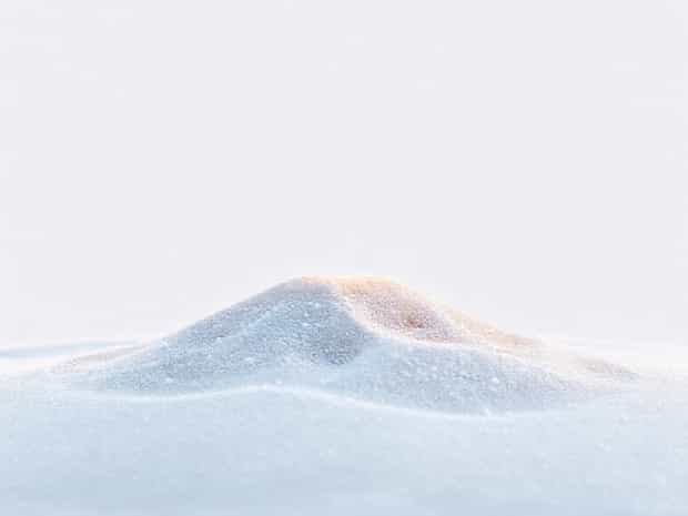 Kinetic Sand Snowy Surprise
