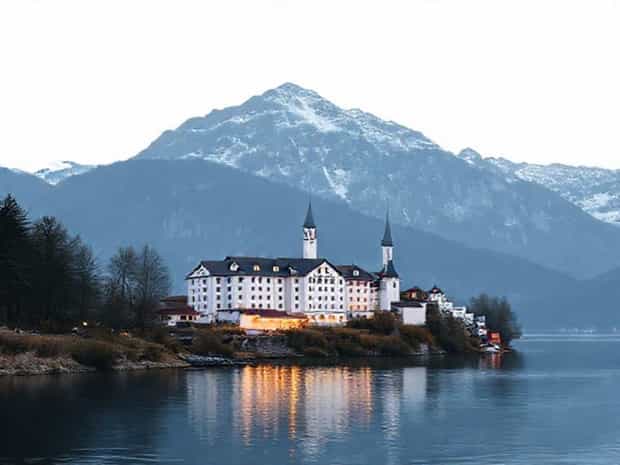 Is Hallstatt In The Alps?